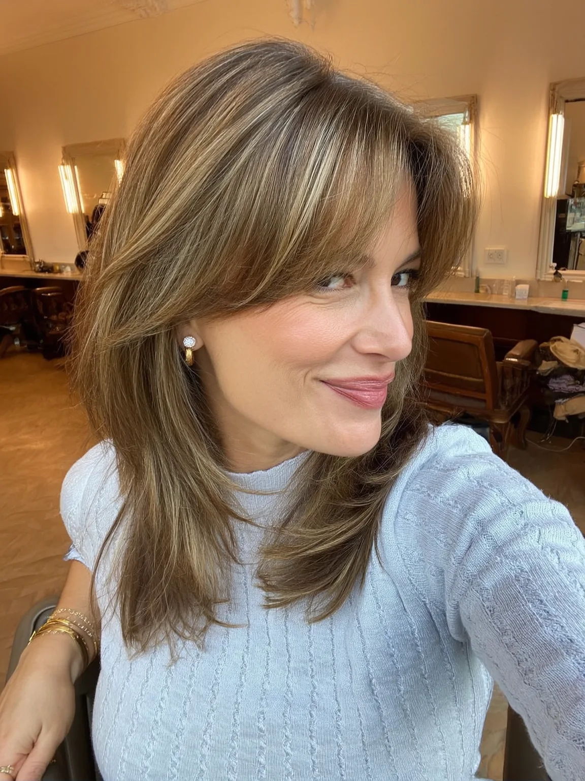 Shoulder-Length Straight Layers with Golden Brown Highlights